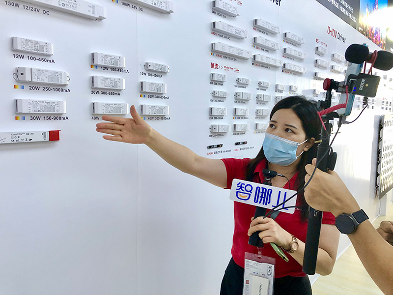 光亞展智能電源展示區(qū)采訪